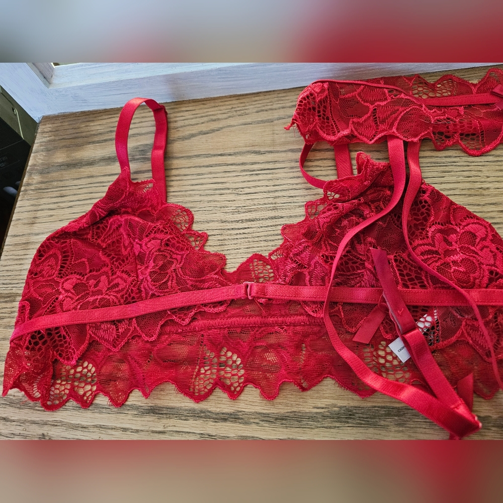 Oh La La Cheri Red Lace Bralette And Garter Set